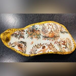 🦪 From Tide to Trinket
Hand-Finished Oyster Shells